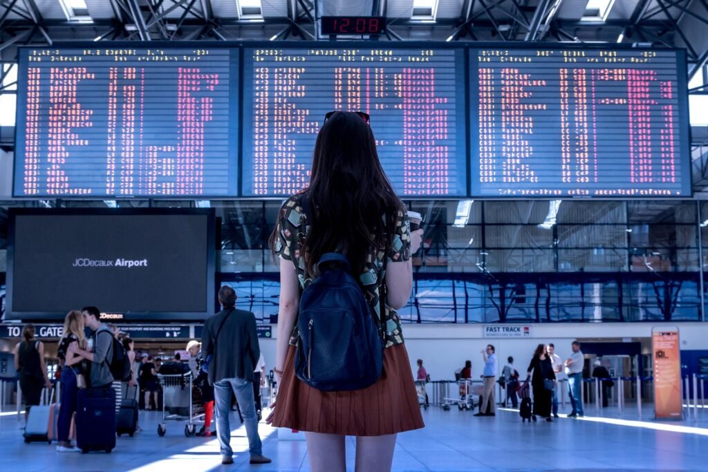 Como usar milhas para economizar dinheiro e realizar o sonho de viajar jeshoots com airport 2373727 1920